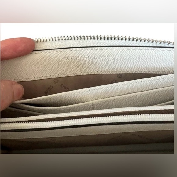 MICHAEL KORS Quarter Zip Wallet NEVER USED!! - Picture 8 of 10
